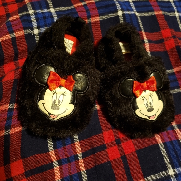Minnie Slippers - Picture 1 of 3